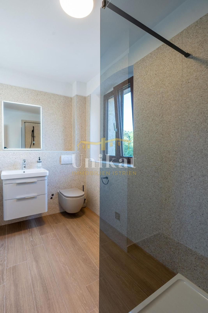 Casa in pietra ristrutturata con piscina